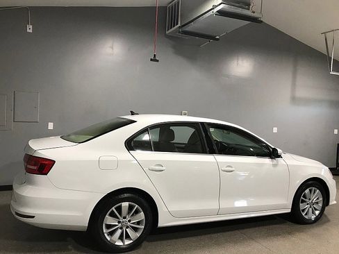 Used 2015 Volkswagen Jetta SE image 3