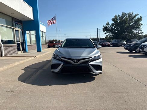 Used 2021 Toyota Camry SE w/ Convenience Package FWD image 2