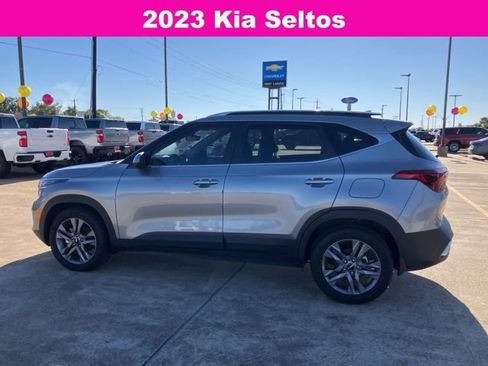 Used 2023 Kia Seltos S w/ Navigation Package image 4