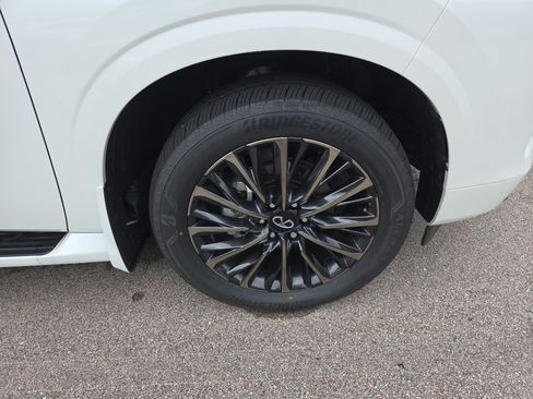 Used 2026 INFINITI QX80 Autograph w/ Premium Cargo Package AWD/4WD image 16