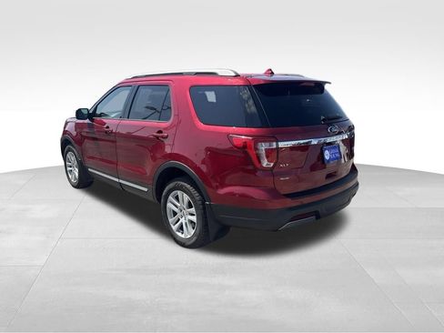 Used 2019 Ford Explorer XLT w/ Equipment Group 202A AWD/4WD image 5