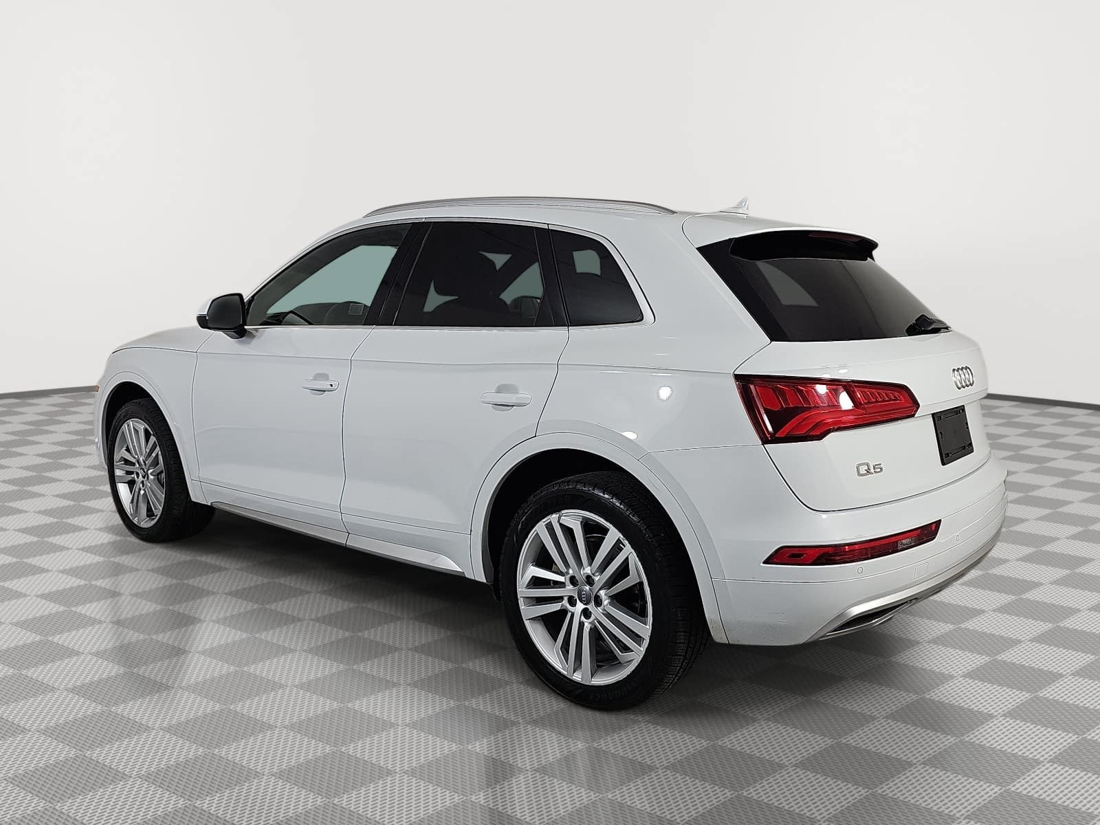 Used 2019 Audi Q5 2.0T Premium Plus w/ Premium Plus Package AWD/4WD image 6