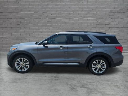 Used 2023 Ford Explorer XLT w/ Equipment Group 202A RWD image 2