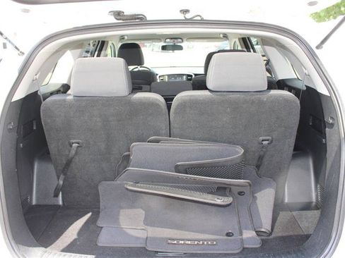Used 2019 Kia Sorento FWD V6 image 13