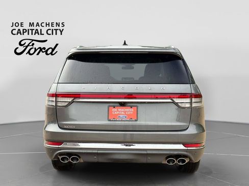 Used 2023 Lincoln Aviator AWD w/ Premium Package image 6