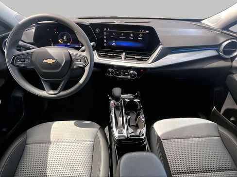Used 2026 Chevrolet Trax LT FWD image 15