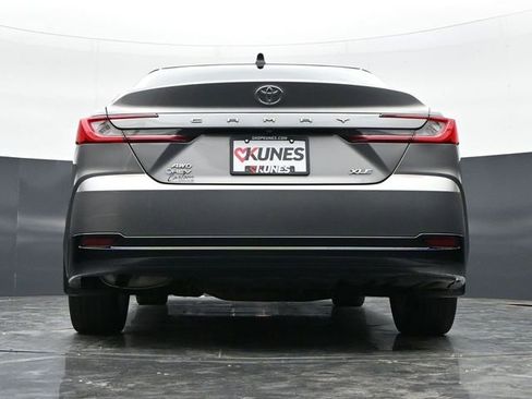 Used 2025 Toyota Camry XLE AWD/4WD image 40