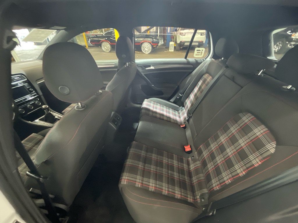 Used 2020 Volkswagen Golf 4-Door FWD image 27