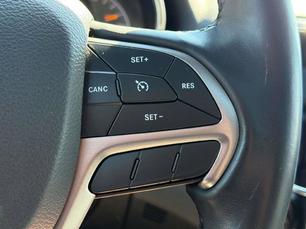 Used 2019 Jeep Grand Cherokee Limited w/ Luxury Group II AWD/4WD image 39