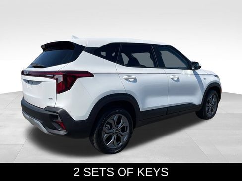 Used 2025 Kia Seltos LX AWD/4WD image 5