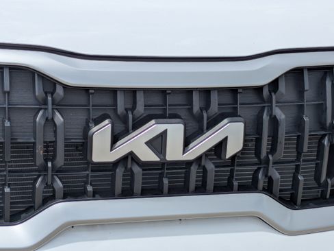 Used 2024 Kia Telluride EX w/ EX Captain's Chair Package FWD image 13