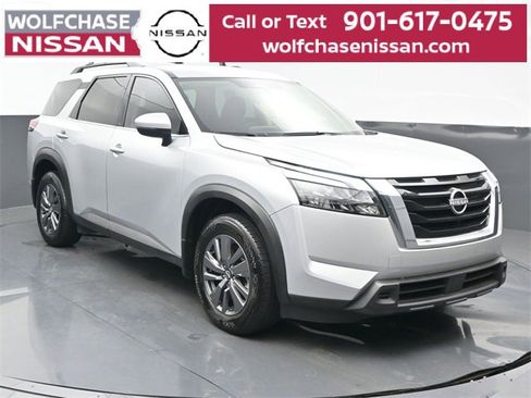 Used 2024 Nissan Pathfinder SV image 8