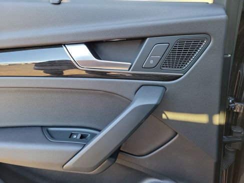 Used 2018 Audi Q5 2.0T Premium Plus w/ Premium Plus Package image 13