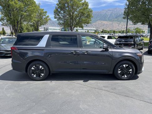 Used 2026 Kia Carnival LXS FWD image 6