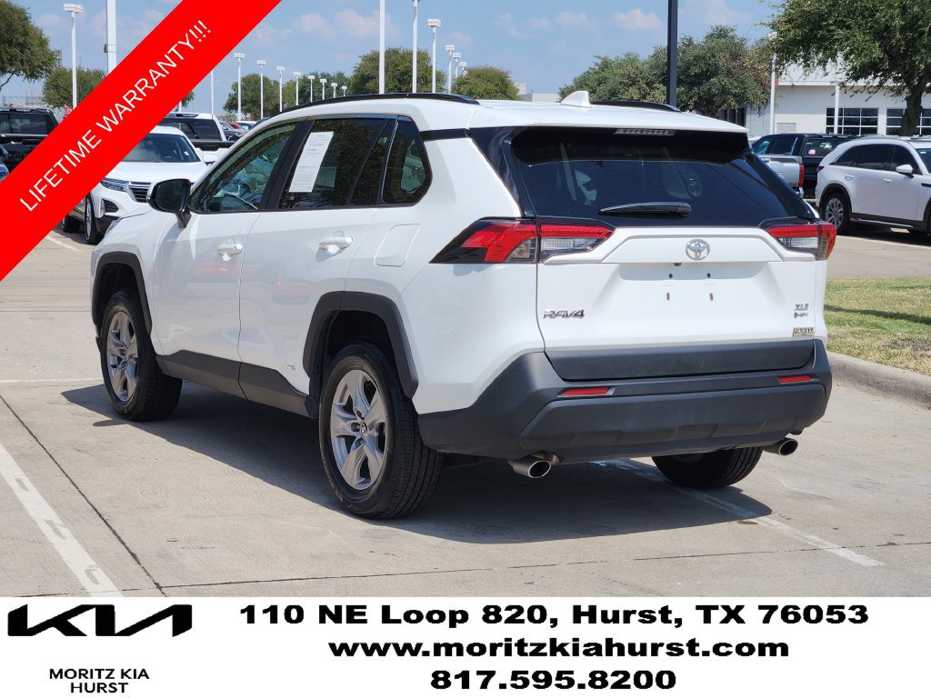 Used 2025 Toyota RAV4 XLE AWD/4WD image 3