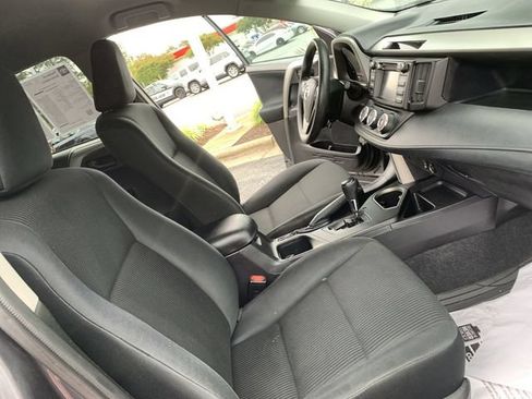 Used 2017 Toyota RAV4 LE w/ Carpet Mat Package AWD/4WD image 14