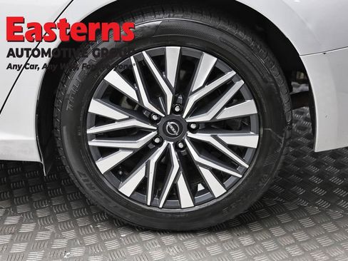 Used 2024 Nissan Altima 2.5 SV FWD image 8