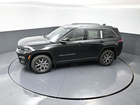 New 2025 Jeep Grand Cherokee Limited w/ Trailer Tow Package image 28