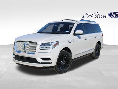 Used 2021 Lincoln Navigator Reserve image 1