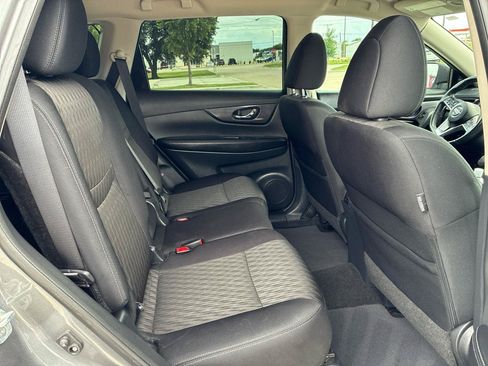 Used 2018 Nissan Rogue SV w/ Premium Package FWD image 34