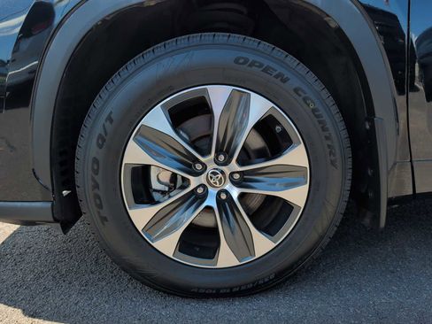 Used 2021 Toyota Highlander XLE image 19