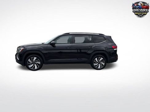 Used 2025 Volkswagen Atlas SE AWD/4WD image 2