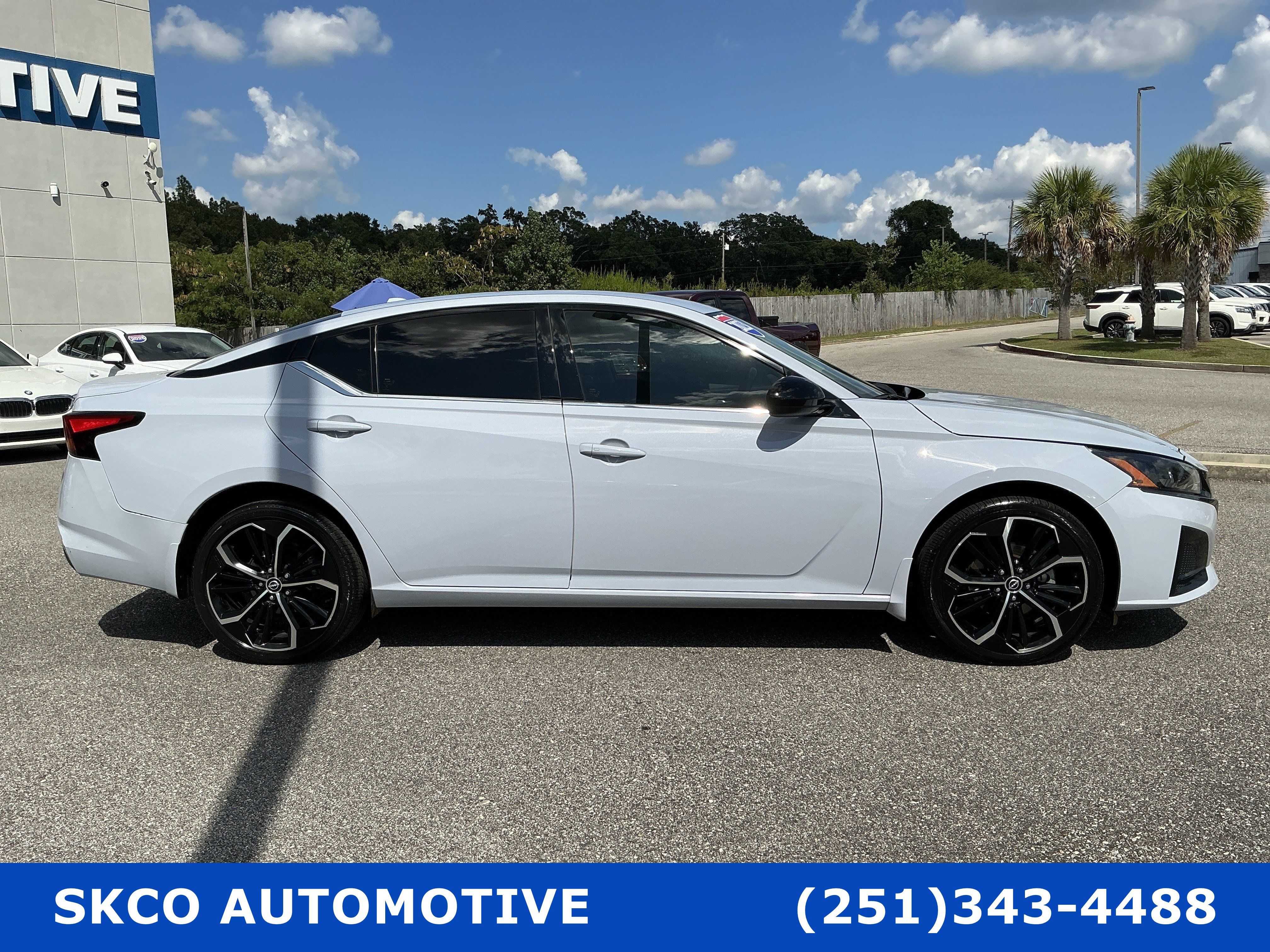 Used 2023 Nissan Altima 2.5 SR AWD/4WD image 6