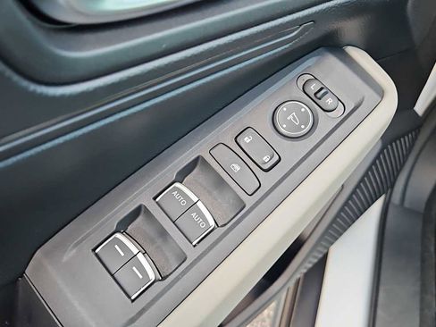 Certified 2025 Honda Accord LX image 15