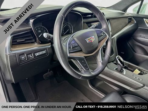 Used 2017 Cadillac XT5 Platinum image 9