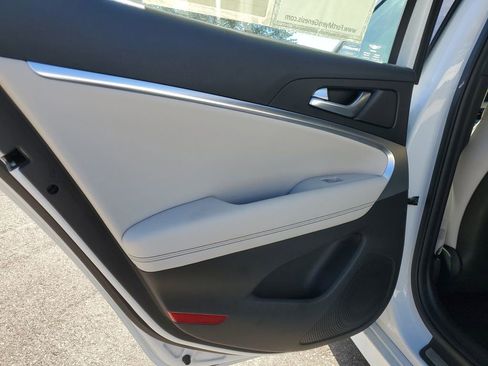 Used 2025 Genesis G70 2.5T image 16