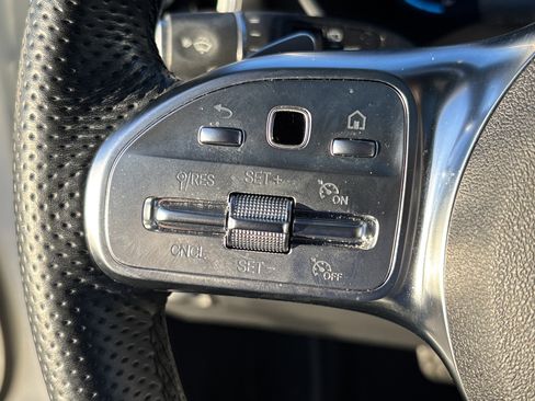 Used 2021 Mercedes-Benz GLC 300 image 25