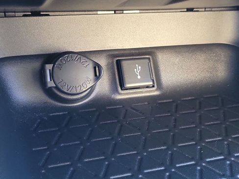 Used 2022 Toyota RAV4 LE image 31