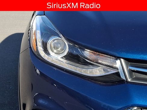 Used 2020 Chevrolet Trax LT w/ LT Convenience Package image 9