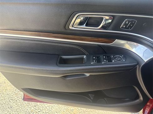 Used 2019 Ford Explorer Limited w/ Class III Trailer Tow Package image 13