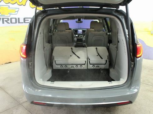 Used 2020 Chrysler Pacifica Touring-L image 14