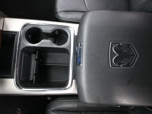 Used 2018 RAM 1500 Laramie w/ Convenience Group AWD/4WD image 28