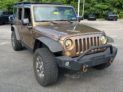 Used 2015 Jeep Wrangler Unlimited Rubicon w/ Connectivity Group AWD/4WD image 1