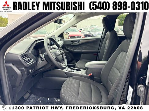 Used 2025 Ford Escape Active AWD/4WD image 3
