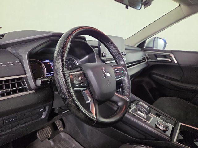 Used 2024 Mitsubishi Outlander SE AWD/4WD image 15