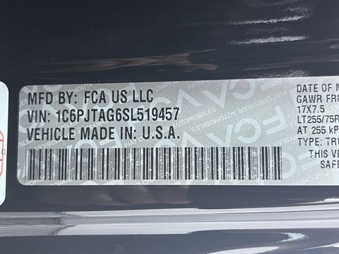 New 2025 Jeep Gladiator Willys image 9