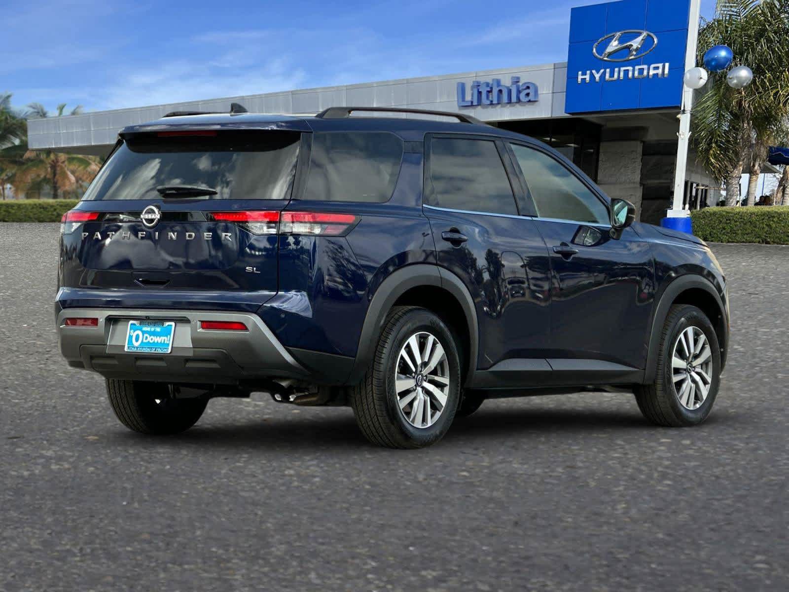 Used 2026 Nissan Pathfinder SL FWD image 3
