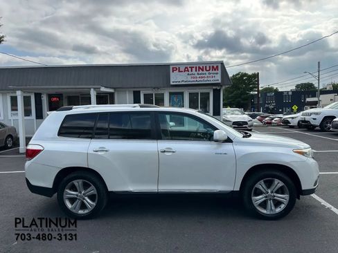 Used 2012 Toyota Highlander Limited w/ Tow Pkg AWD/4WD image 12