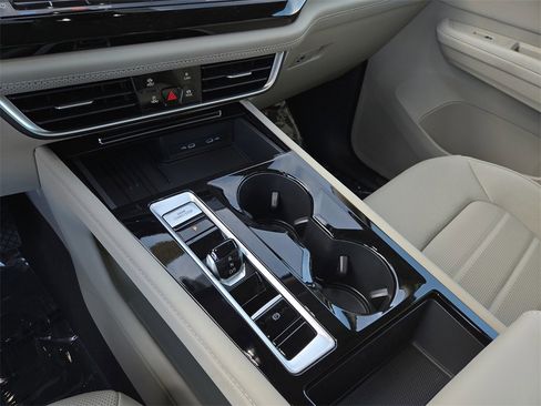 Certified 2025 Volkswagen Atlas SEL image 25