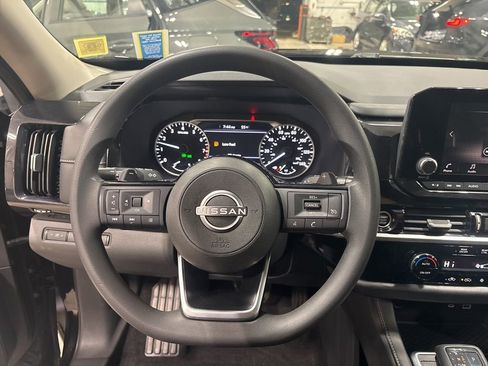 Used 2022 Nissan Pathfinder S image 8