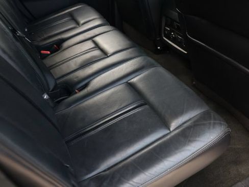 Used 2016 Lincoln Navigator Select RWD image 15