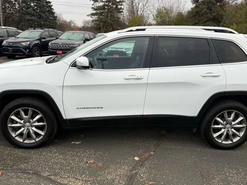 Used 2018 Jeep Cherokee Limited image 2