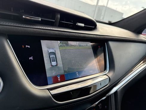 Used 2019 Cadillac XT5 Platinum image 18