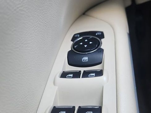 Used 2013 Lincoln MKZ Reserve image 32