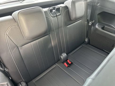 Used 2023 Volkswagen Tiguan SE R-Line image 32