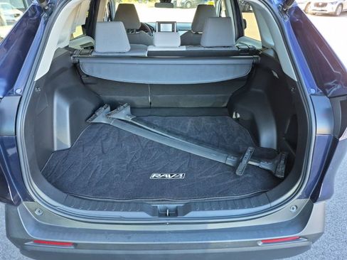 Used 2021 Toyota RAV4 XLE w/ Convenience Package image 10